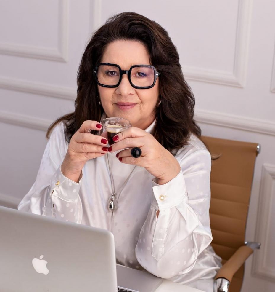 Raquel Gauer tem mais de 20 anos de experiência em imagem pessoal e profissional